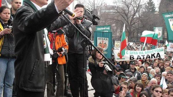 "Апостолът" Волен поиска оставката на Бойко Борисов пред "армията си от бойци"