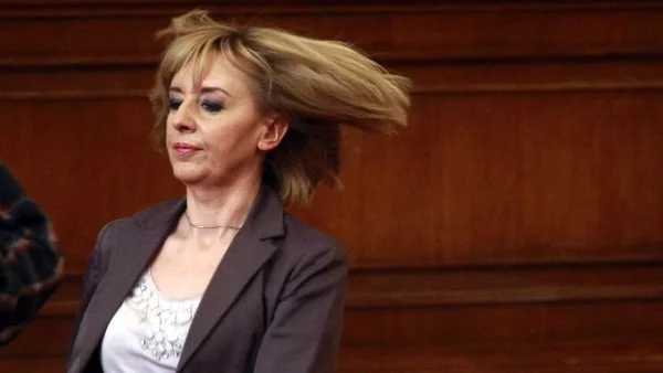 Манолова повежда протест в Кюстендил