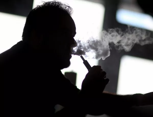 В Ню Йорк забраняват електронните цигари на обществени места 