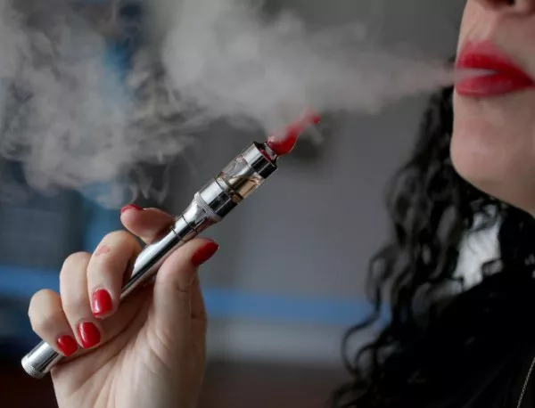 САЩ забраняват продажбата на електронни цигари на лица под 18 години