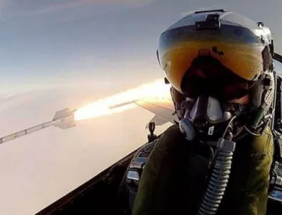 Боен пилот засне момента на изстрелване на ракета от самолета си
