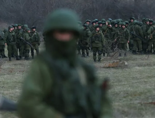 Украйна: Русия струпа 100 000 войници по границата 