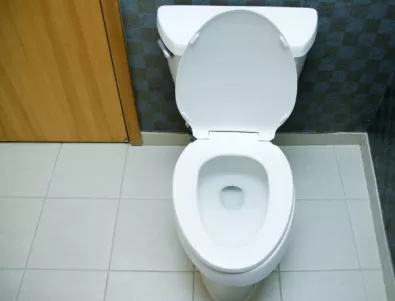 Училищните тоалетни остават без ремонт