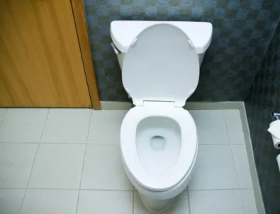 Намериха скрита камера в женска тоалетна в старозагорско училище