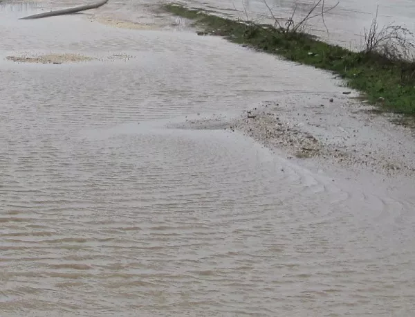Обявяват бедствено положение в Ружинци заради наводненията