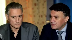 {{ otherArticle[0].article.title }}