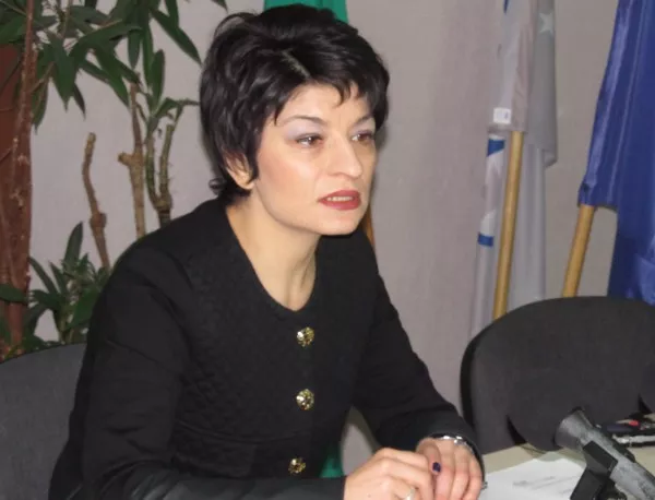 Управляващите ще направят всичко възможно, за да контролират ЦИК, казва Атанасова