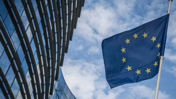 ЕК не иска да налага санкции на Полша, но е готова да го направи