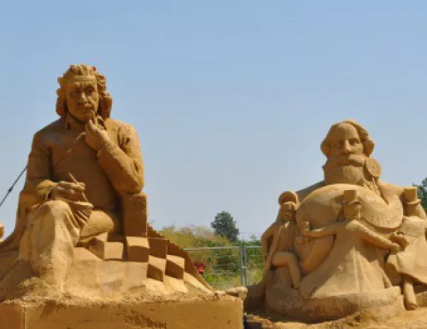 Фестивалът на пясъчните фигури в Бургас ще е отворен до 8 октомври