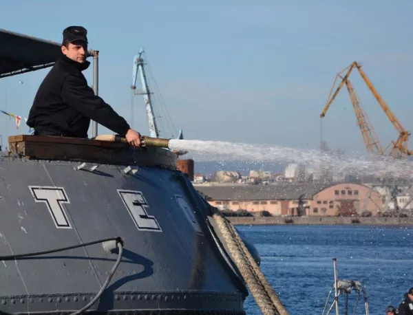 Военният ни флот провежда учение с кораби на Турция и Канада