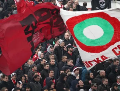 Феновете на ЦСКА опряха до стената Александър Томов със 17 въпроса