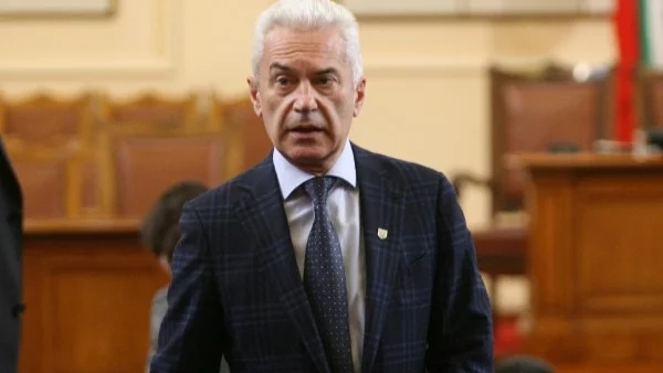 Сидеров оглавява листата на "Атака" за евроизборите