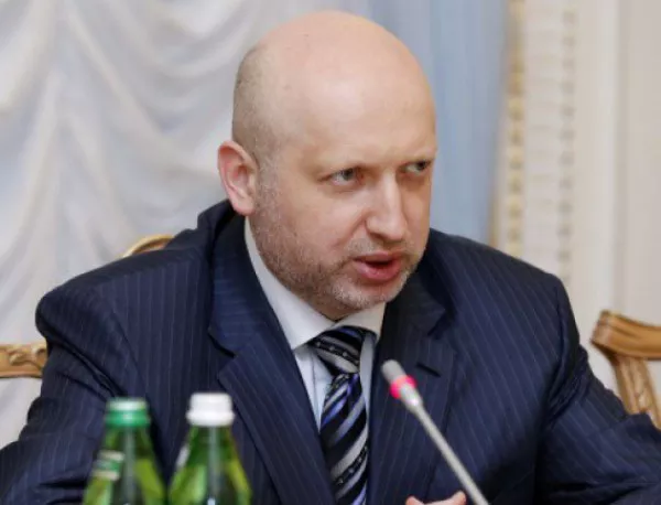 Украинската Рада прие оставката на военния министър, но отхвърли тази на Турчинов