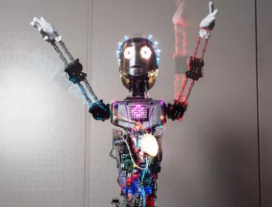 Студенти създадоха танцуващ робот