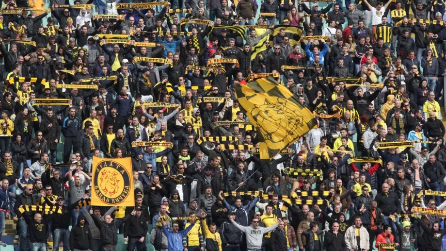 Отново недоволство за стадиона на Ботев Пловдив - феновете искат козирка