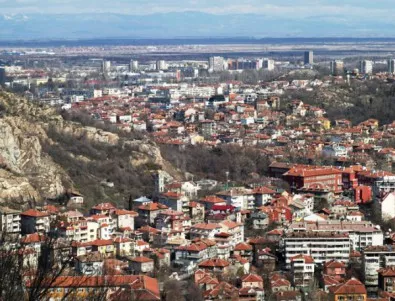 Строят кръгово кръстовище до Водната палата в Пловдив 