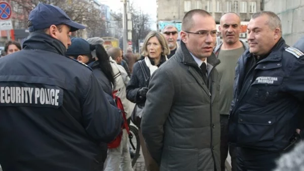 Приказки за рязане на глави заслужават присъда, смята Ангел Джамбазки