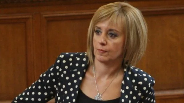 Манолова ще предложи на БСП решението на Плевнелиев да бъде атакувано в КС