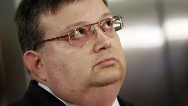 Витиеватият Цацаров: Имало е политици и занимаващи се с медии, вземали пари от Цветан Василев