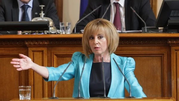 Манолова: Плевнелиев обяви война на парламента