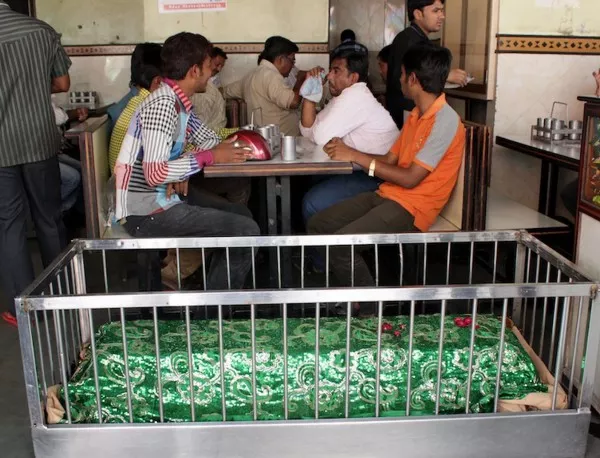 Отровата на Индия: "Тук и децата пият"