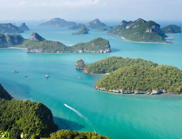 Китай създава изкуствени острови в оспорван морски район
