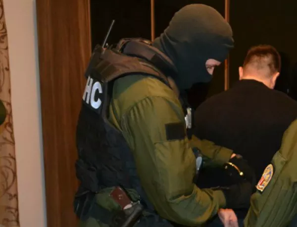 Тежковъоръжени полицаи задържаха заподозрени за банков обир в София