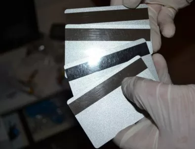 Иззеха 200 дебитни карти от дома на 47-годишен мъж в шуменско