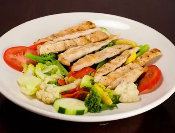Здравословни пилешки гърди със зеленчуци на пара