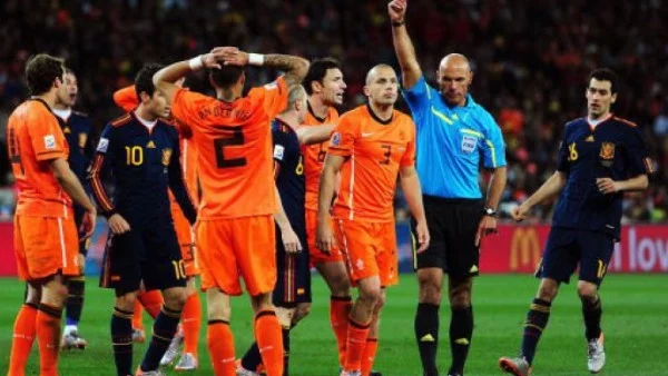 ФИФА иска червени картони за груба игра на предстоящия Мондиал 2014