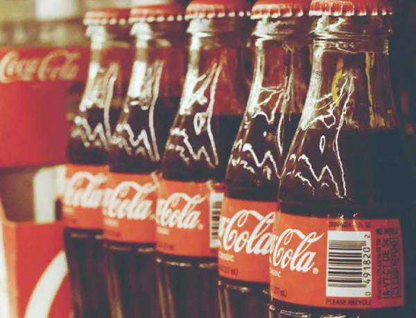 Кока-Кола става на 128 години днес