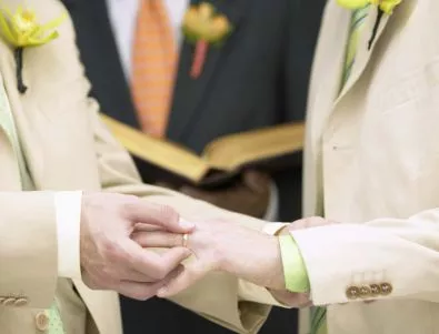 В Ирландия вече официално могат да се сключват еднополови бракове