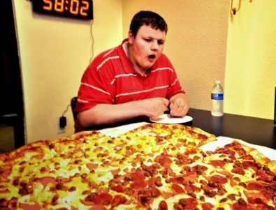 2500 долара ще спечели лакомникът, който омете тази чудовищна пица!