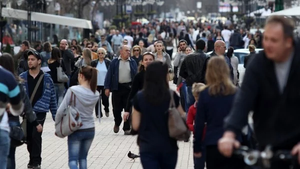 Българите споделят помежду си най-вече транспорт и жилища