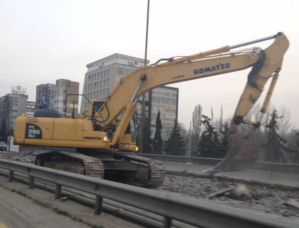 Дъждовете бавят ремонтите на булевардите в София 