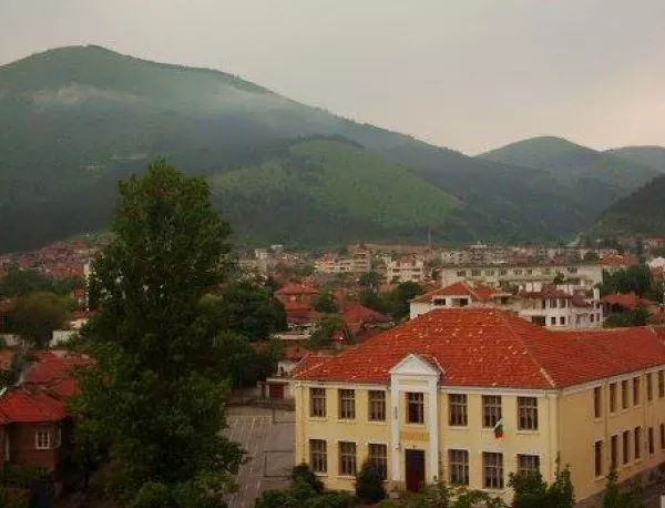 Няма опасност от преливане на  големите язовири в Сливенско
