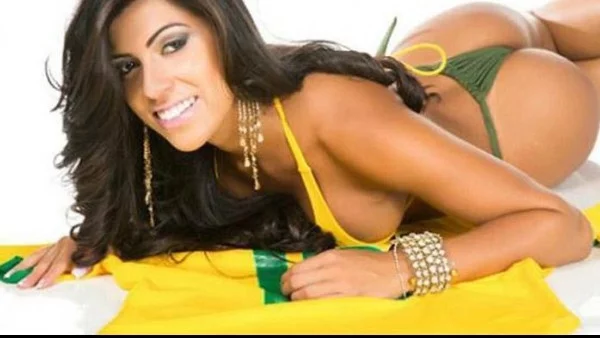 Секси мацки с горещи страсти подгряват Мондиал 2014