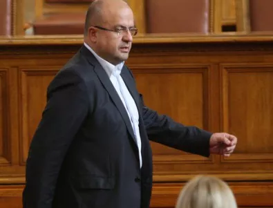 Костадинов: Пеевски е демонизиран от медиите и заради това не ходи на работа в парламента