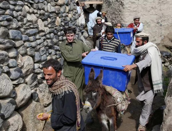 Завърши вторият тур на президентските избори в Афганистан