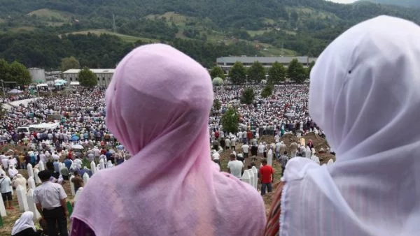  Холандия се извини за убийствата в Сребреница