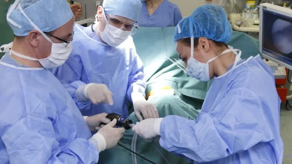 Български хирург създаде "черна кутия" за медици