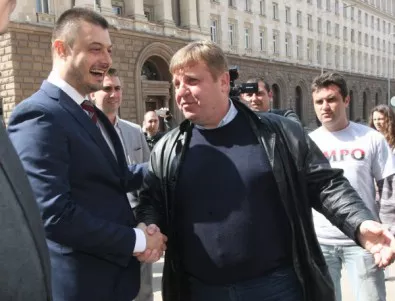 Каракачанов: Бареков вярваше, че като обещае на ромите образование, те ще гласуват за него