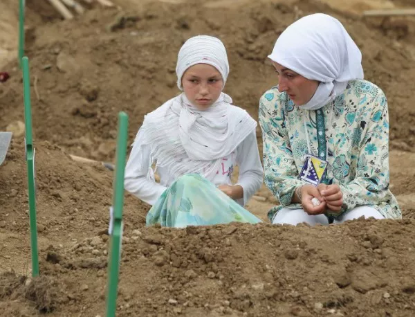 Близки на избитите в Сребреница съдят холандското правителство