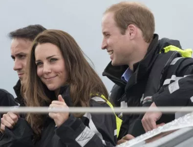 Кралица Елизабет II подари хеликоптер на принц Уилям