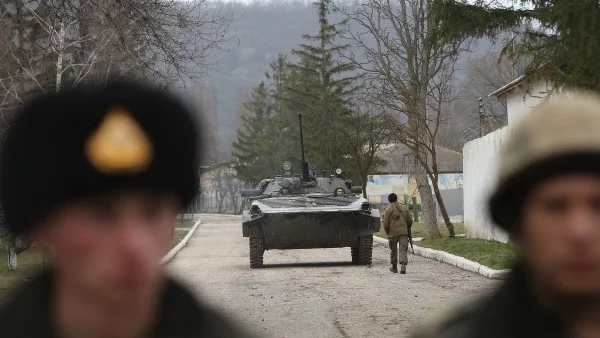 Киев влезе с танковете в Славянск, има жертви