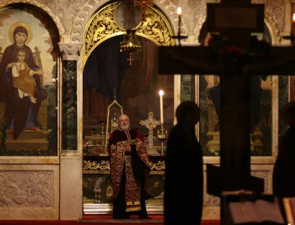 Повече от половината българи са с положително отношение към религията 
