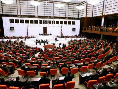 Турските депутати си размениха удари заради операцията в Африн (СНИМКИ)