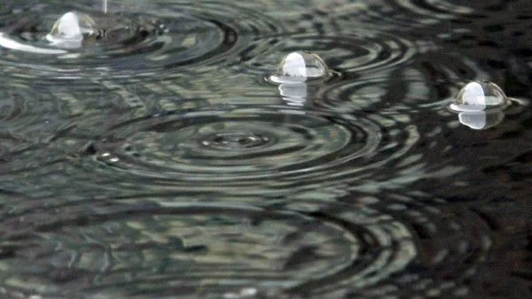 Днес времето над страната ще е облачно и с валежи от дъжд