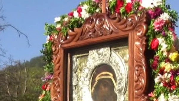 Започва Богородичният пост