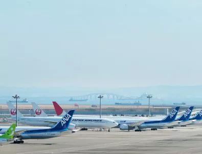 Трима души загинаха при катастрофа със самолет в Токио